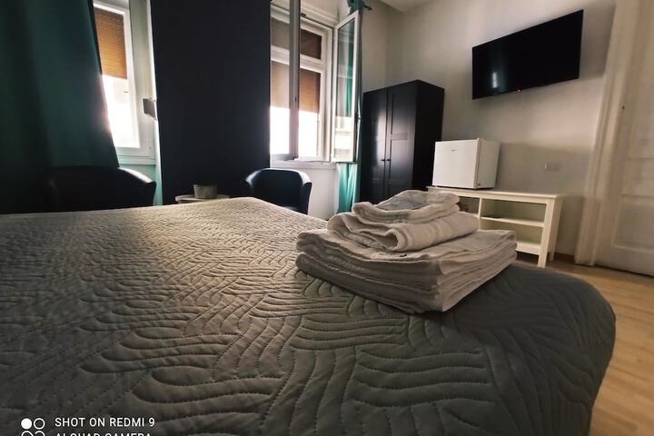 Room 5 of 32