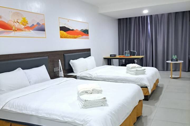 Room 10 of 32