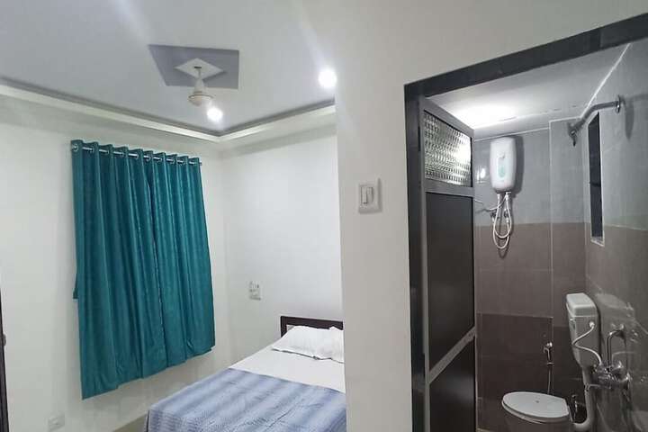 Room 7 of 18