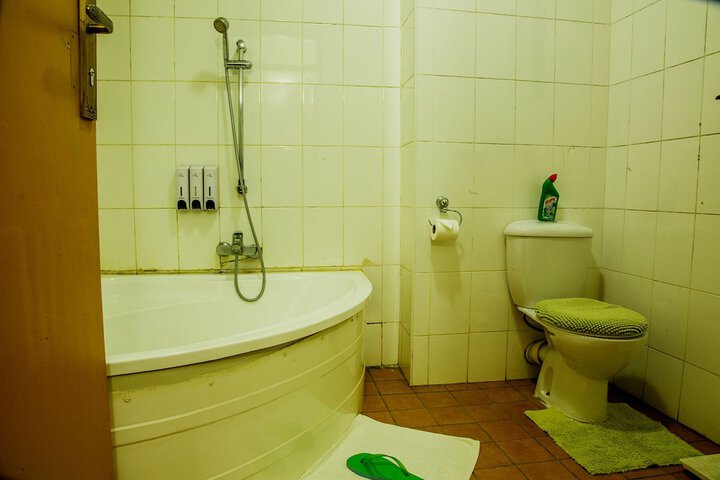 Room 30 of 76