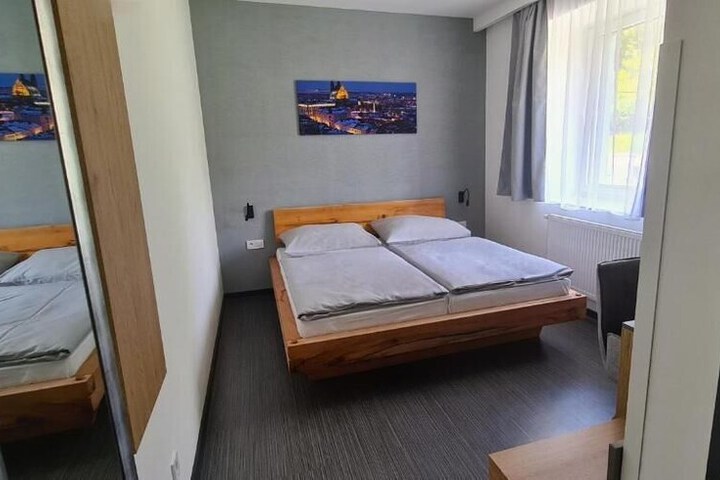 Room 12 of 66