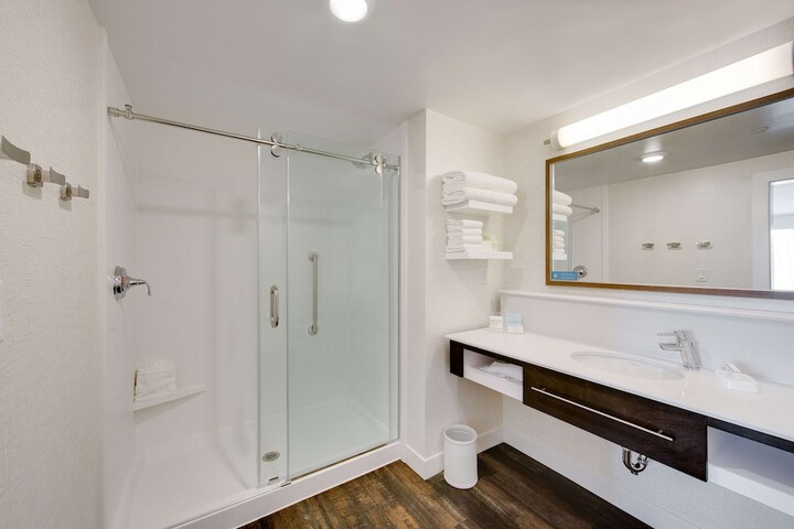 Bathroom shower