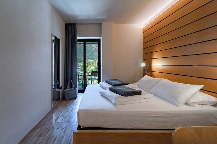 Room 28 of 80