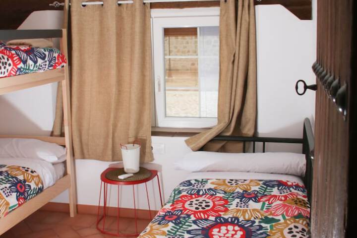 Room 2 of 39