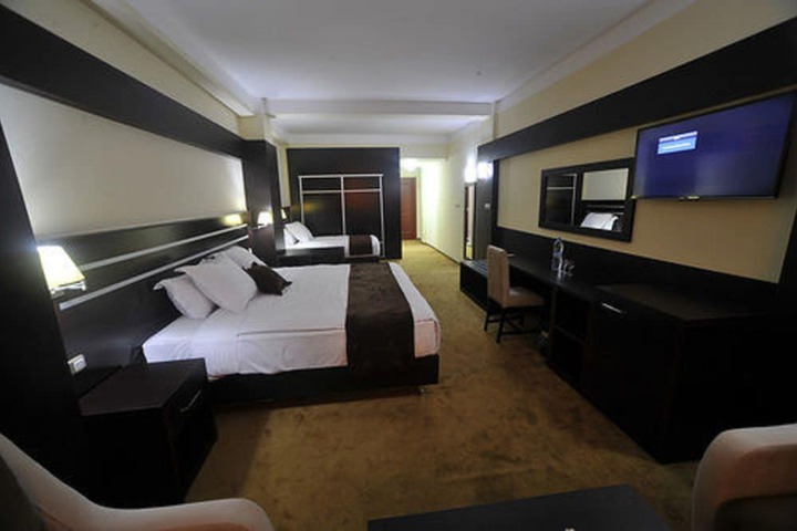 Room 14 of 38