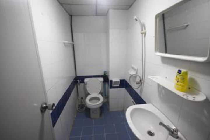 Room 6 of 47