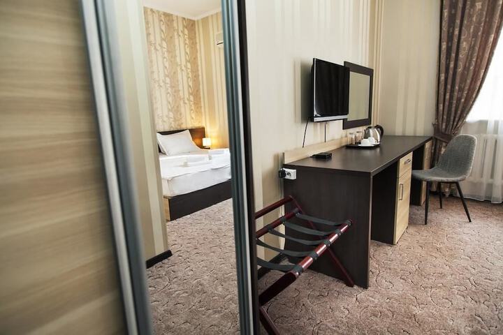 Room 6 of 19
