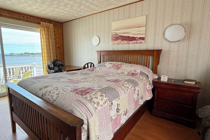 Room 6 of 13