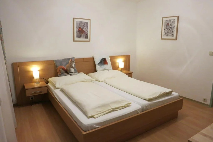 Room 4 of 11