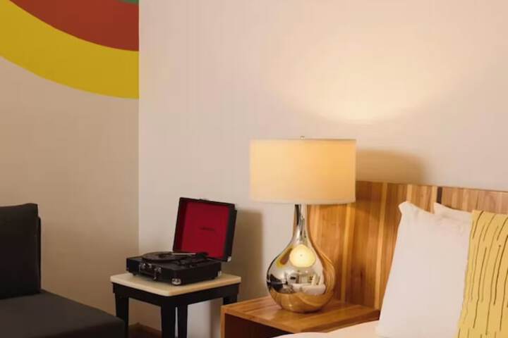 Room 47 of 80