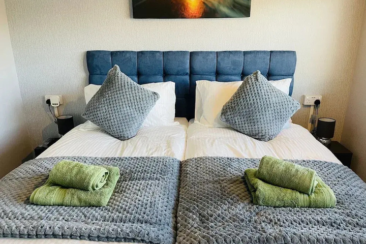 Room 3 of 16