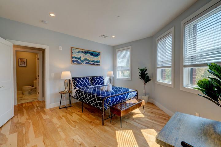 Luxury 2BD / 2BA Near Logan Airport and T station