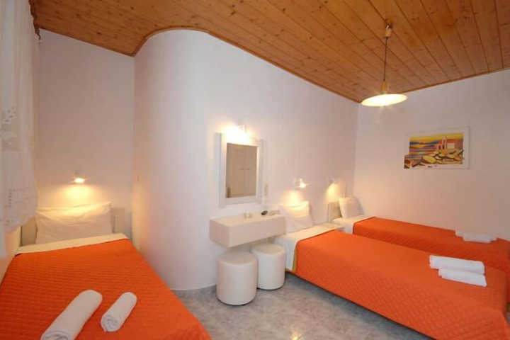 Room 16 of 44