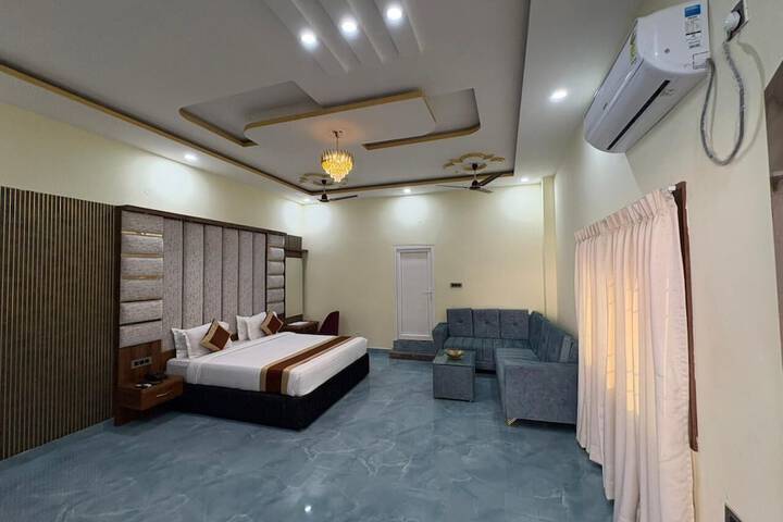 Room 13 of 53