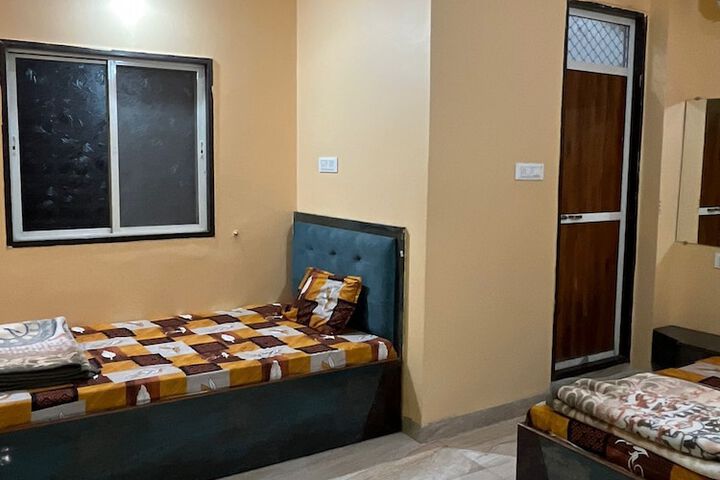 Room 8 of 11