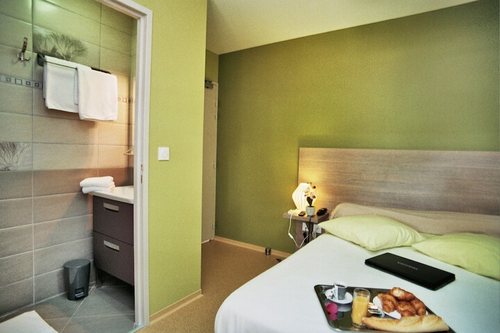 Room 7 of 32