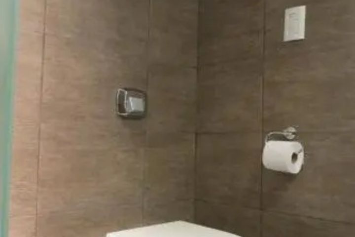 Room 9 of 20
