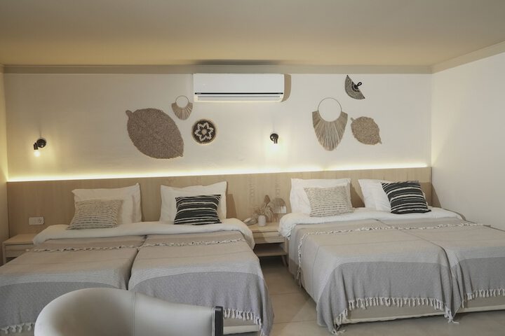 Room 12 of 83