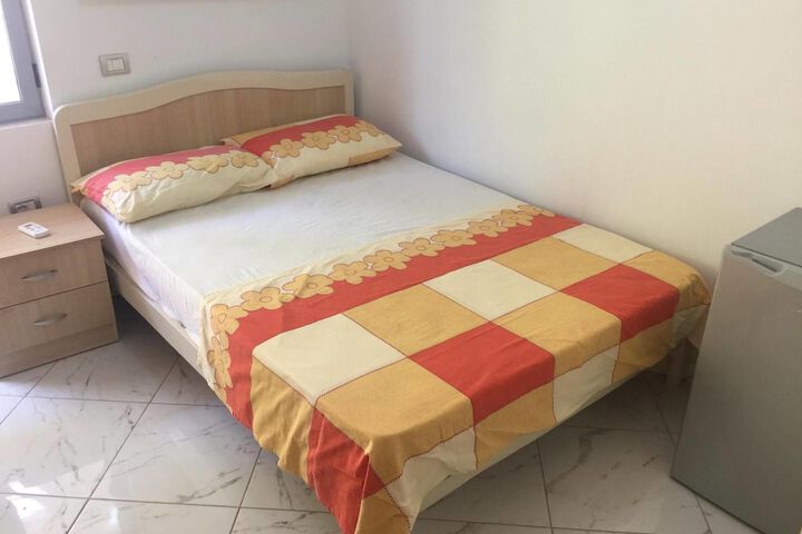Room 6 of 20