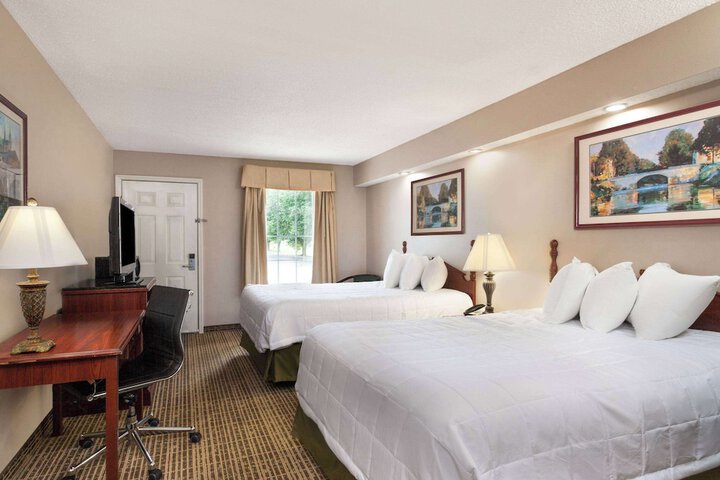 2 Double Beds (2 of 10)