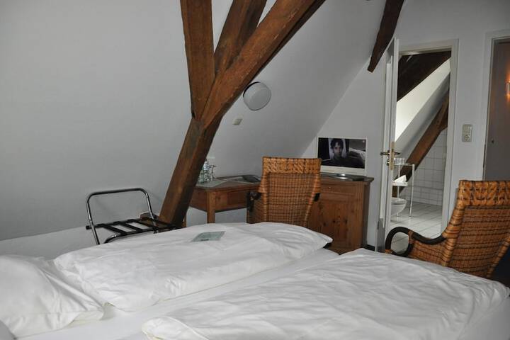 Room 16 of 44