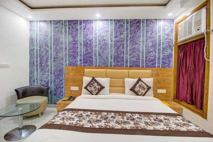 Room 9 of 27