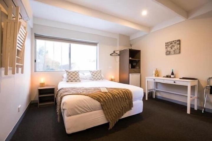 Room 4 of 17