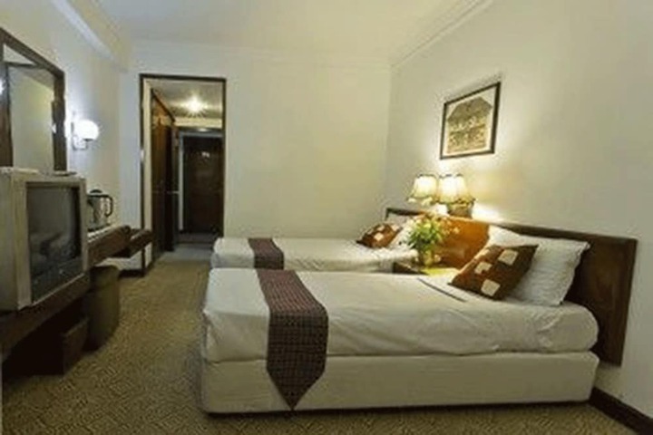 Room 9 of 24