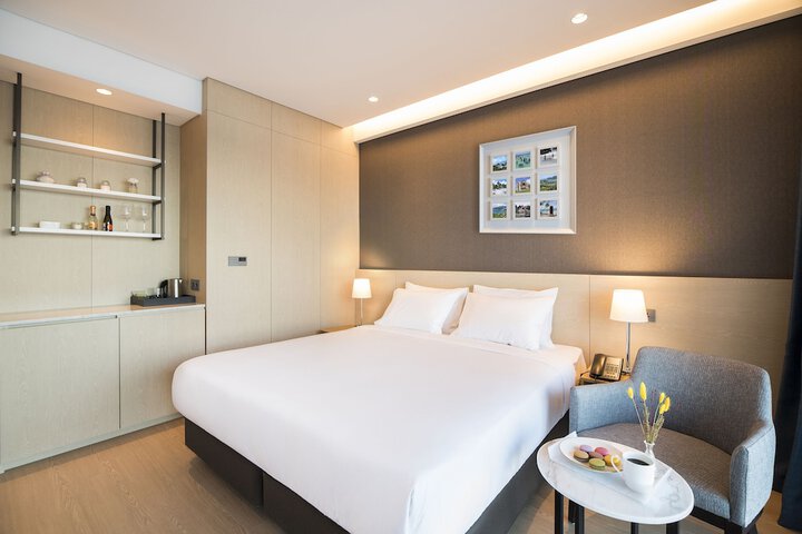 Room 14 of 132