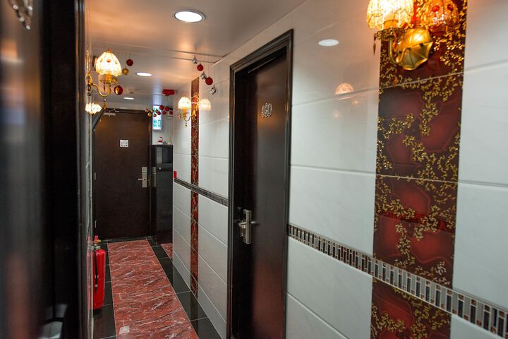 Ballroom/Hall 86 of 100