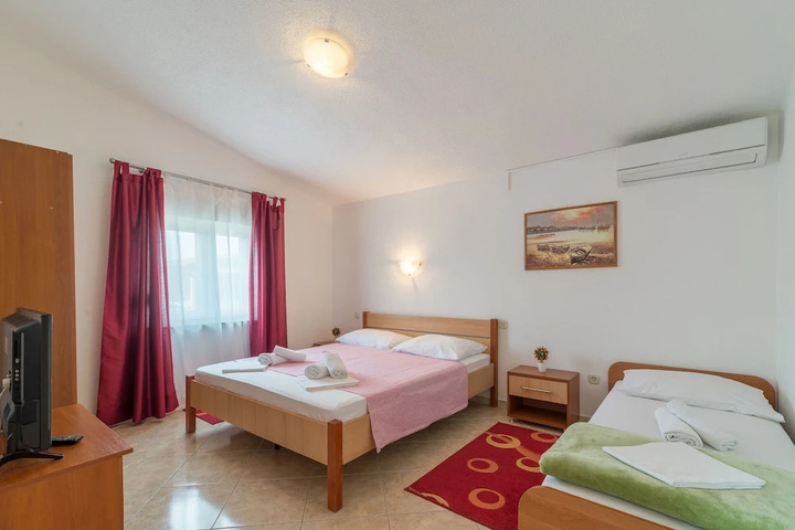 Room 2 of 20