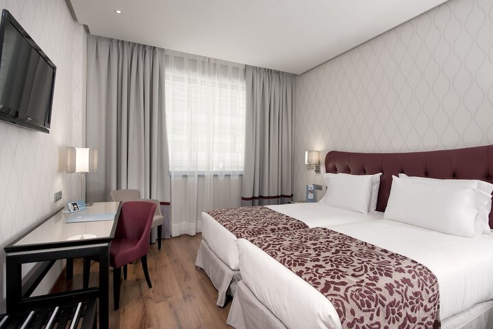 Room 4 of 28