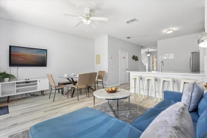3 Bedrooms - 3 Bathrooms - Windsor Hills 2554 Ml