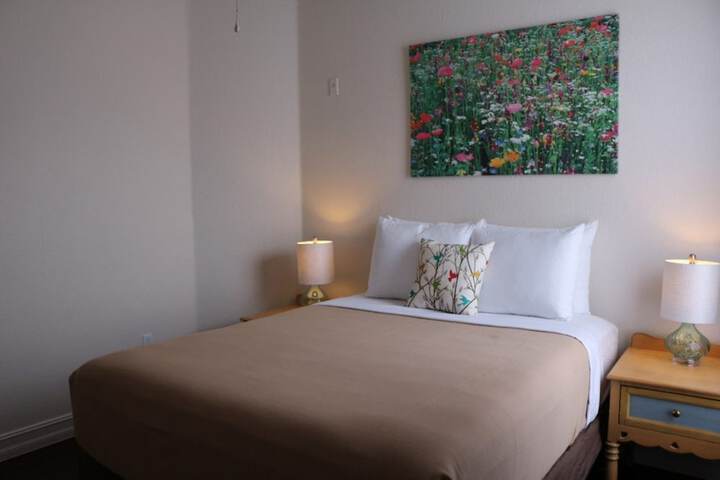 Room 6 of 30
