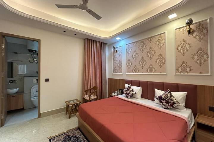 Room 8 of 15