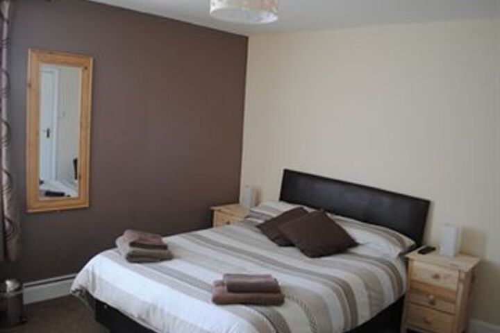Room 9 of 16