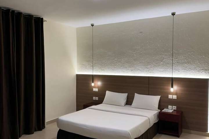 Room 7 of 14
