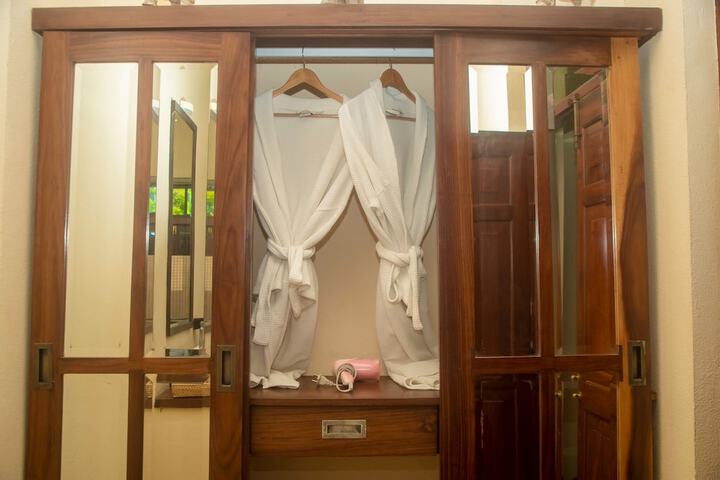 Room 11 of 22