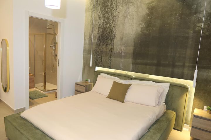Room 5 of 90