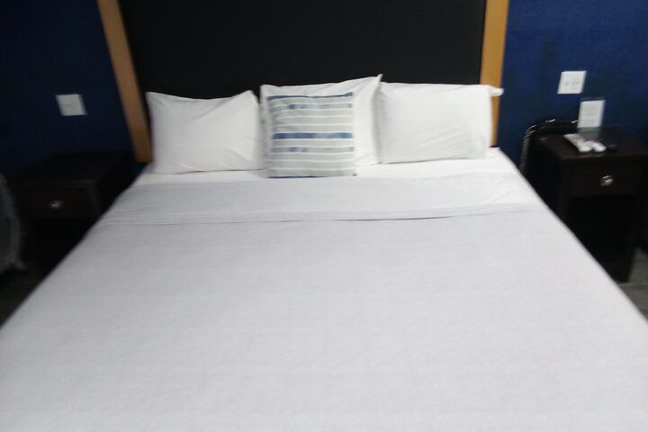 Room 5 of 32