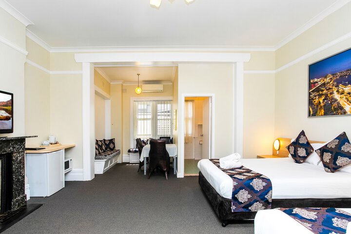 Room 11 of 32