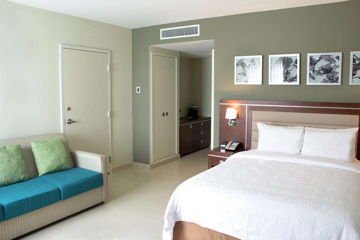Room 26 of 83