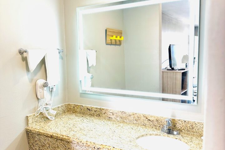 Room 5 of 12