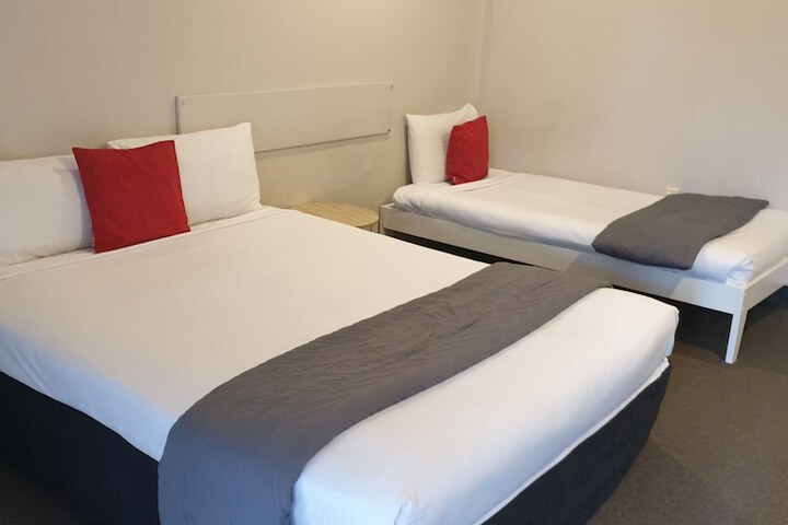 Room 3 of 23