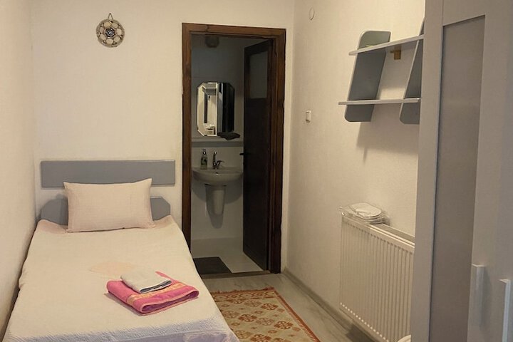Room 21 of 113