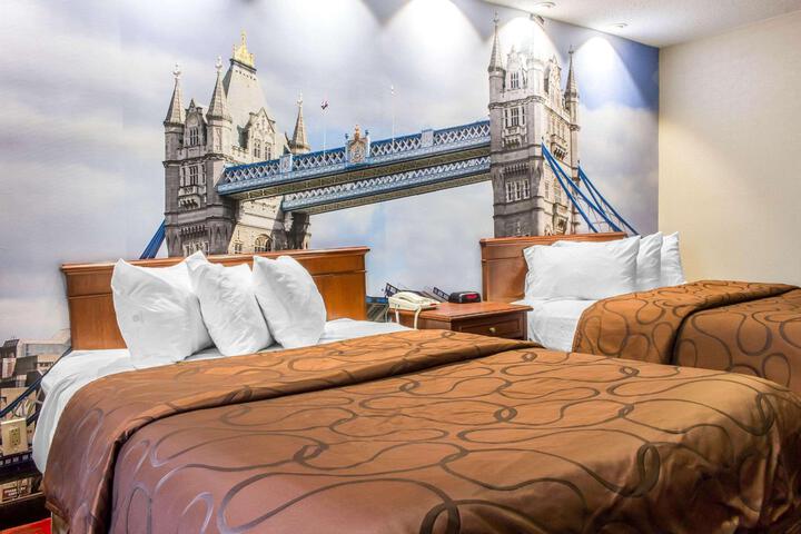 2 Queen Beds (6 of 8)
