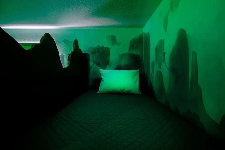 Room 3 of 27