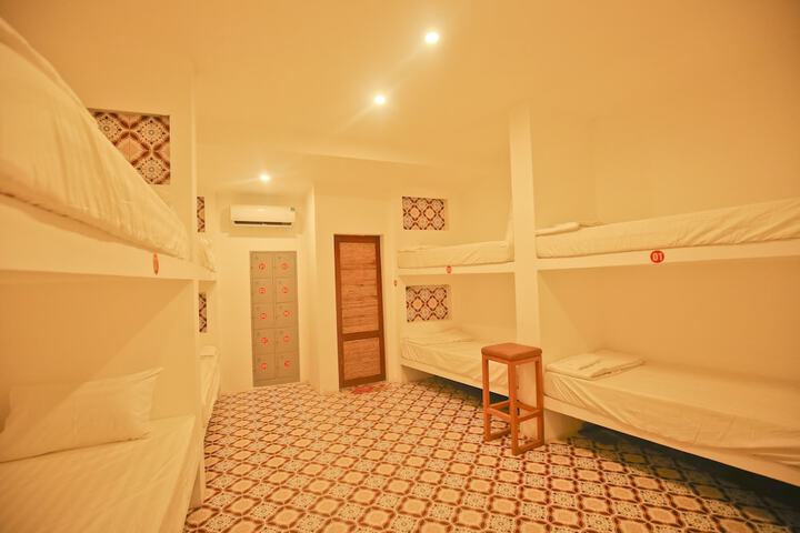 Room 3 of 113