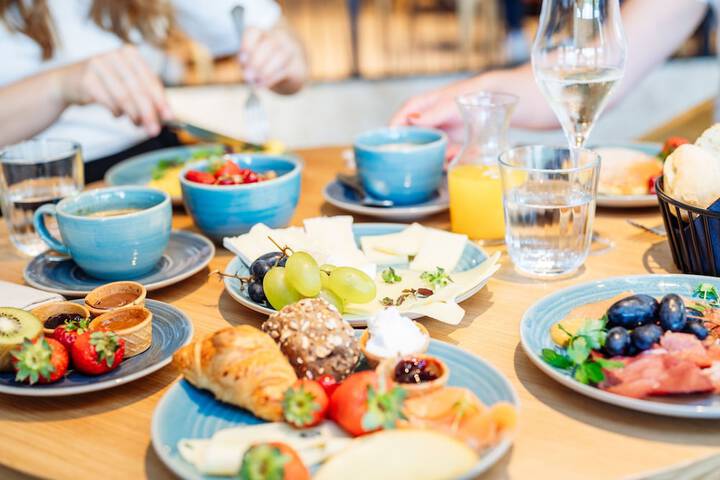 Breakfast/Coffee Service 100 of 116