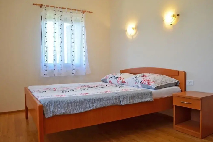 Room 2 of 16